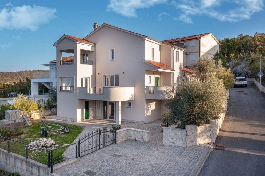 Haus mit 3 Wohnungen in Panorama-Lage