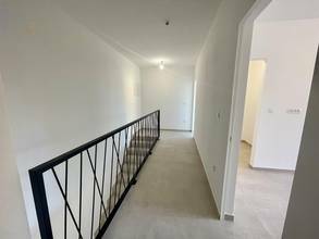 Thumbnail von Luxuriöse Doppelhaushälfte mit Swimmingpool und Blick auf das Meer