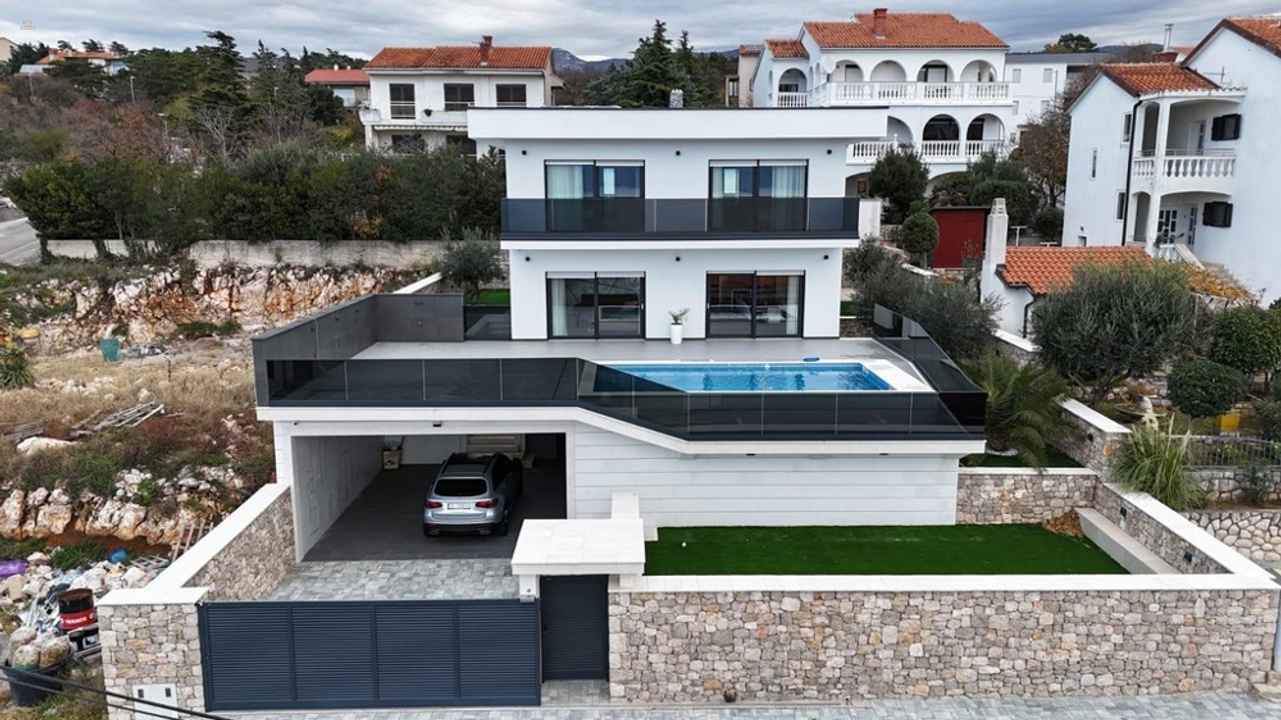 Moderne Luxusvilla mit Pool und schönem Meerblick