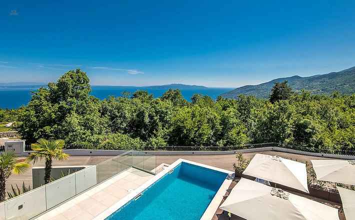 Moderne Doppelhaushälfte mit Pool und Meerblick, Region Opatija