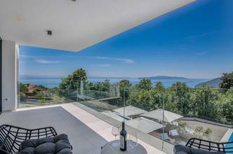 Thumbnail von Luxuriöse Doppelhaushälfte mit Pool und Meerblick, Region Opatija