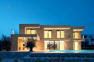 Thumbnail von Luxuriöse Villa mit Swimmingpool und Meerblick