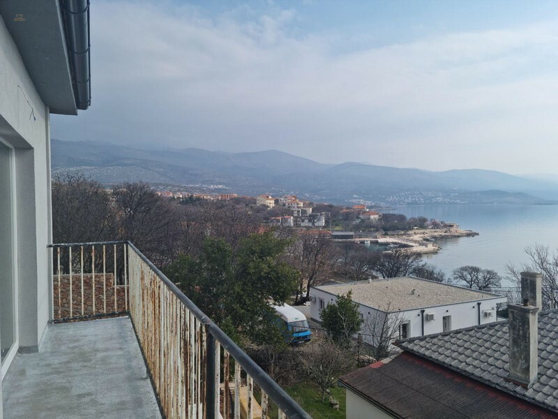 Haus mit vier Appartements in Panorama-Lage, Region Novi Vinodolski