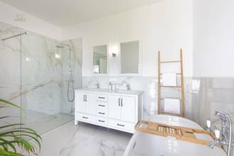 Thumbnail von Luksusowa willa śródziemnomorska z panoramicznym widokiem na morze i basenem typu infinity