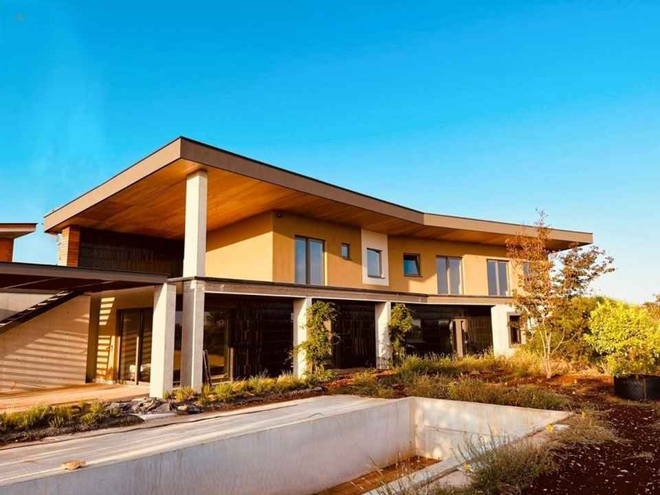 Villa moderna de lujo con piscina