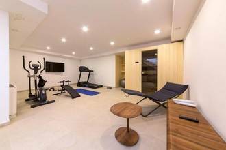 Thumbnail von Moderne Doppelhaushälfte mit Pool und Meerblick