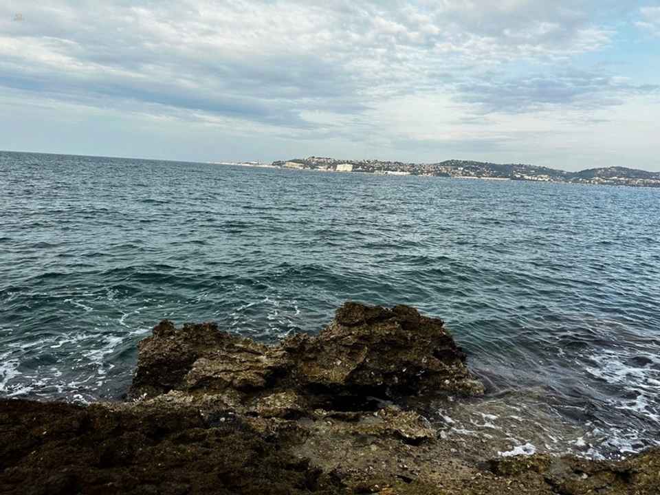 Villa in a dreamlike location directly on the sea