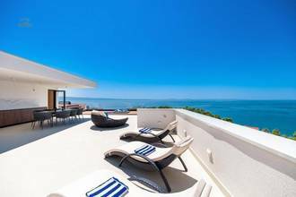 Thumbnail von Moderne Luxusvilla mit Pool und Panorama-Meerblick