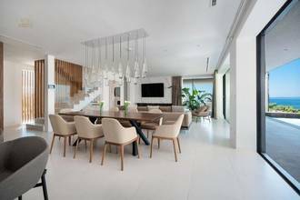 Thumbnail von Moderne Luxusvilla mit Pool und Panorama-Meerblick