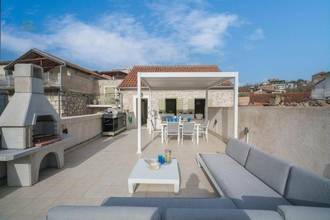 Thumbnail von Mediterranes Stadthaus mit Dachterrasse nahe dem Meer