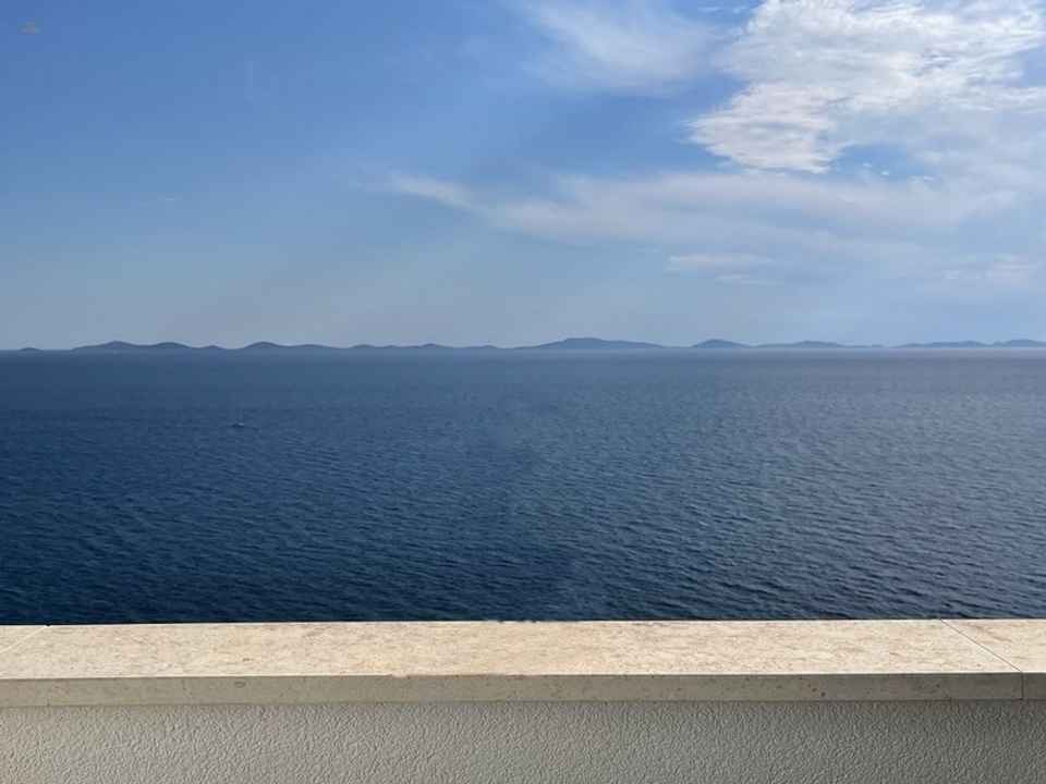 Zwei Wohnungen mit Swimmingpool und traumhaftem Meerblick