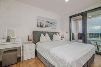 Thumbnail von Moderne Villa mit Swimmingpool