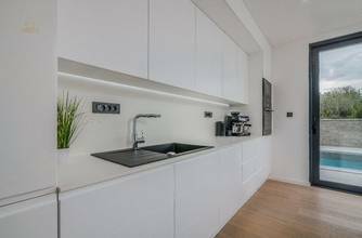 Thumbnail von Moderne Villa mit Swimmingpool