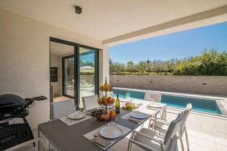 Thumbnail von Moderne Villa mit Swimmingpool