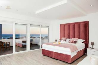 Thumbnail von Villa avec piscine, terrasse sur le toit et vue sur la mer