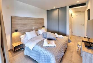 Thumbnail von Moderne Luxusvilla mit Swimmingpool auf der Dachterrasse, Region Korcula