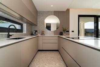 Thumbnail von Traumhafte Villa mit Swimmingpool in ruhiger Lage