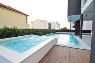 Thumbnail von Moderne Villa mit Swimmingpool