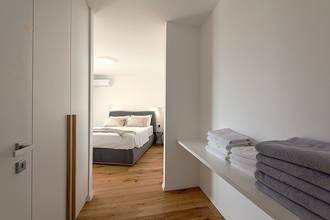 Thumbnail von Moderne Doppelhaushälfte mit Pool und Meerblick