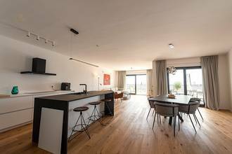 Thumbnail von Moderne Doppelhaushälfte mit Pool und Meerblick