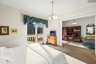 Thumbnail von Elegante Villa mit Pool und Doppelgarage in Pötzleinsdorfer Aussichtslage!