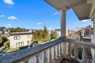 Thumbnail von Elegante Villa mit Pool und Doppelgarage in Pötzleinsdorfer Aussichtslage!