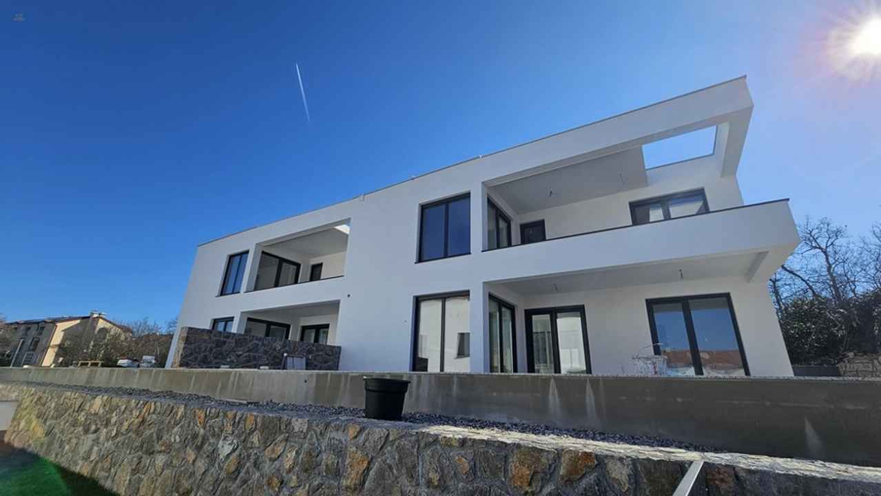 Neue Doppelhaushälften mit Swimmingpool