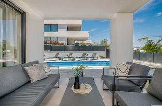 Thumbnail von Luxuriöse Wohnung mit Garten und Swimmingpool