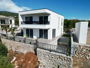 Thumbnail von Modernes Haus mit Pool und Meerblick