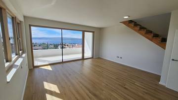 Thumbnail von Moderne Maisonettewohnung mit Panorama-Meerblick