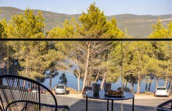 Thumbnail von Moderne Villa mit Pool in der 1. Reihe zum Meer