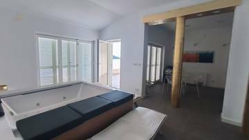 Thumbnail von Doppelhaushälfte mit 3 Wohneinheiten und schönem Meerblick, Region Pakostane