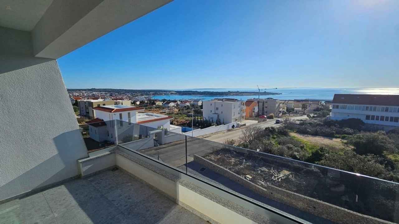 Moderne Wohnung im obersten Stockwerk