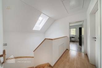 Thumbnail von Modernes, möbliertes Einfamilienhaus mit Garten und Pool in Ruhelage