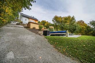 Thumbnail von Modernes, möbliertes Einfamilienhaus mit Garten und Pool in Ruhelage