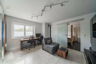 Thumbnail von Modernes, möbliertes Einfamilienhaus mit Garten und Pool in Ruhelage