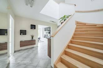 Thumbnail von Modernes, möbliertes Einfamilienhaus mit Garten und Pool in Ruhelage