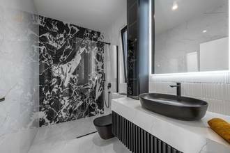 Thumbnail von Moderne Villa mit Swimmingpool und Meerblick