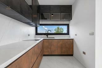 Thumbnail von Moderne Villa mit Swimmingpool und Meerblick