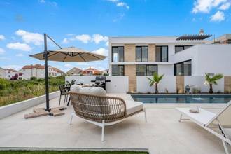 Thumbnail von Moderne Villa mit Swimmingpool und Meerblick