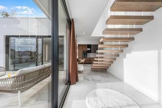 Thumbnail von Moderne Villa mit Swimmingpool und Meerblick