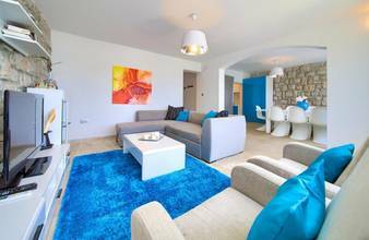 Thumbnail von Doppelhaushälfte mit Pool nahe dem Meer