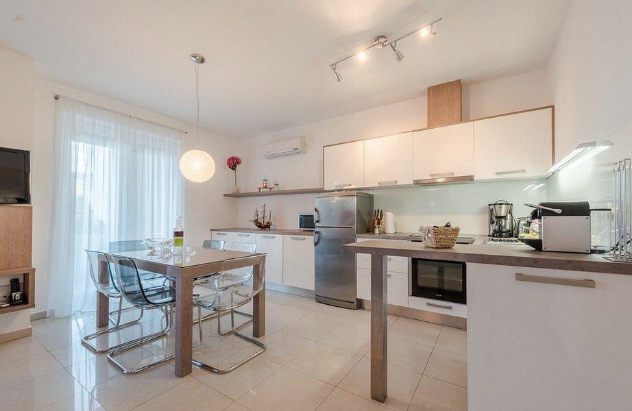 Thumbnail von Erdgeschosswohnung mit Pool und Garten