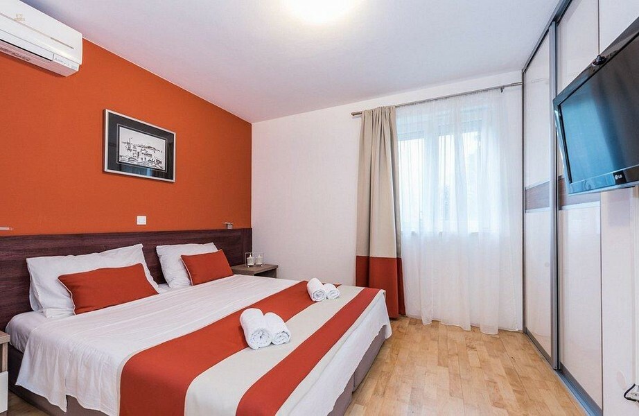 Thumbnail von Erdgeschosswohnung mit Pool und Garten