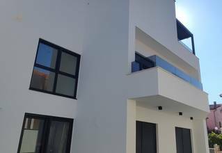 Thumbnail von Doppelhaushälfte im modernen Stil nahe dem Strand