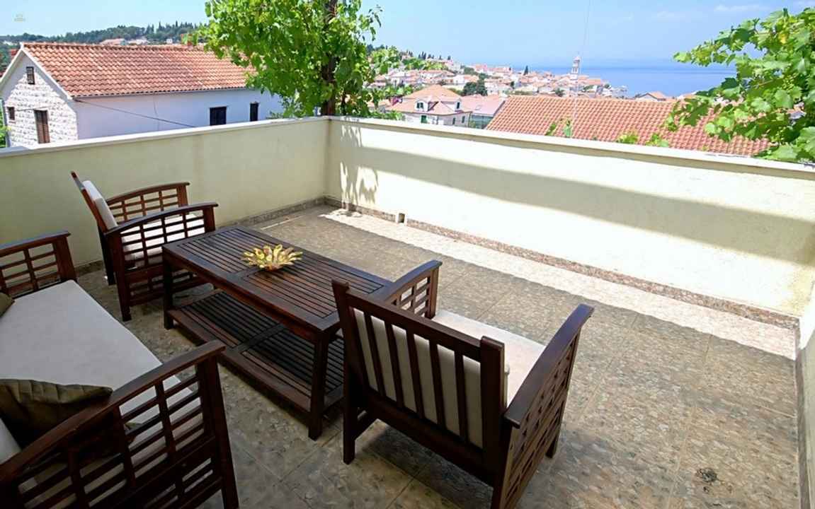Haus mit Pool und Blick auf das Meer