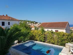 Thumbnail von Haus mit Pool und Blick auf das Meer