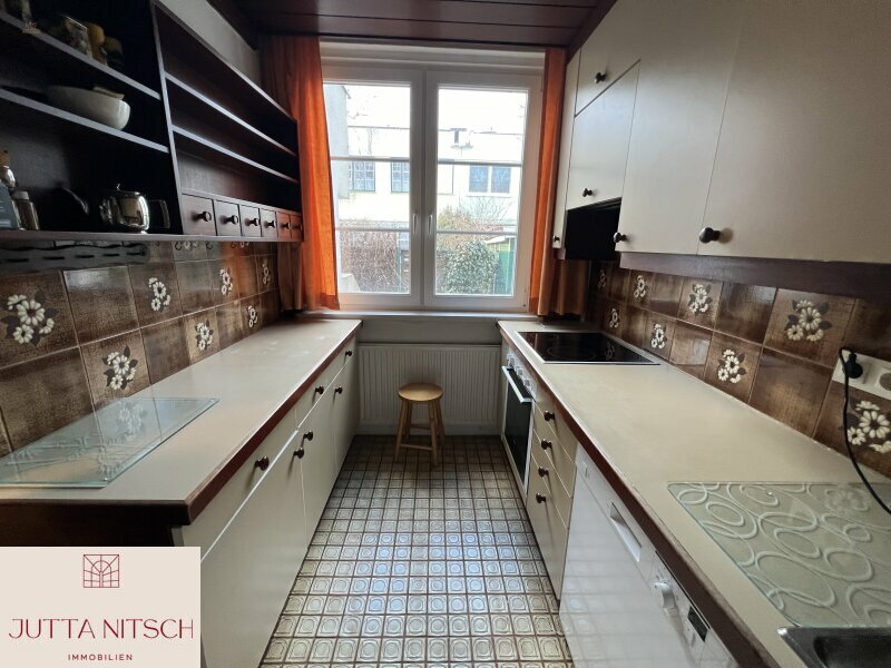 Thumbnail von Gut geschnittenes Reihenhaus im Split-Level mit blühendem Garten - Gumpoldskirchen