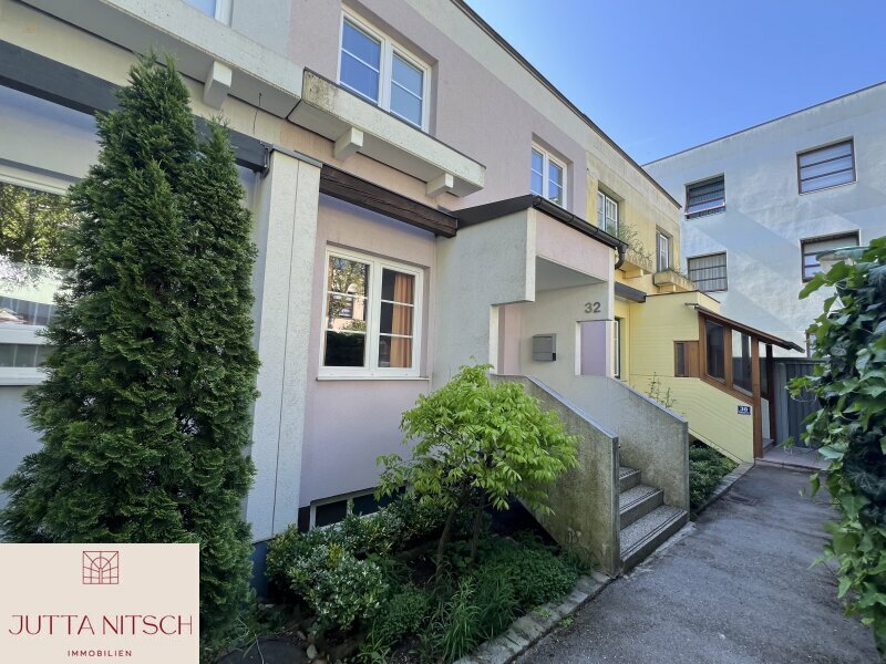 Thumbnail von Gut geschnittenes Reihenhaus im Split-Level mit blühendem Garten - Gumpoldskirchen