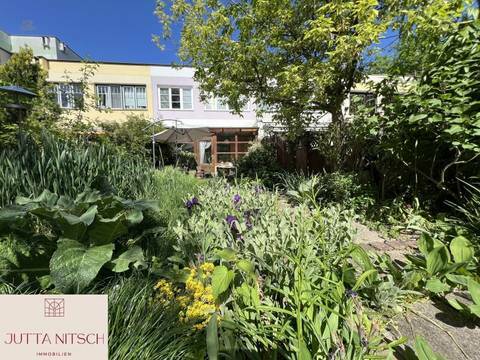 Gut geschnittenes Reihenhaus im Split-Level mit blühendem Garten - Gumpoldskirchen